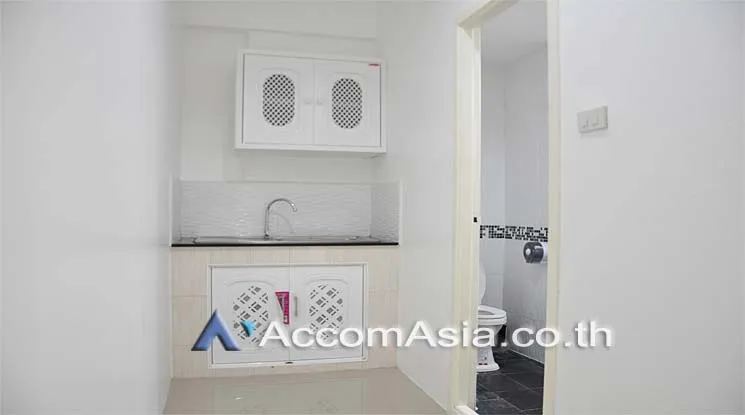 unit Office space For Rent in Sukhumvit, Bangkok  near BTS Phra khanong (AA14001)